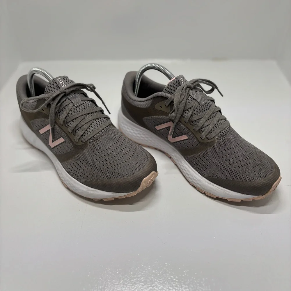 New Balance Fresh Foam 520 v8 Women’s Size 10 Gray Pink Running Shoes W520LM6 - Picture 3 of 14